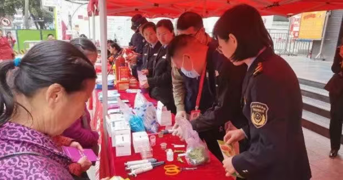 筑牢消費(fèi)安全防線，共建和諧市場(chǎng)環(huán)境——區(qū)市場(chǎng)監(jiān)管局舉辦2025年“3·15”國(guó)際消費(fèi)者權(quán)益日宣傳咨詢暨“政府開(kāi)放日”活動(dòng)側(cè)記